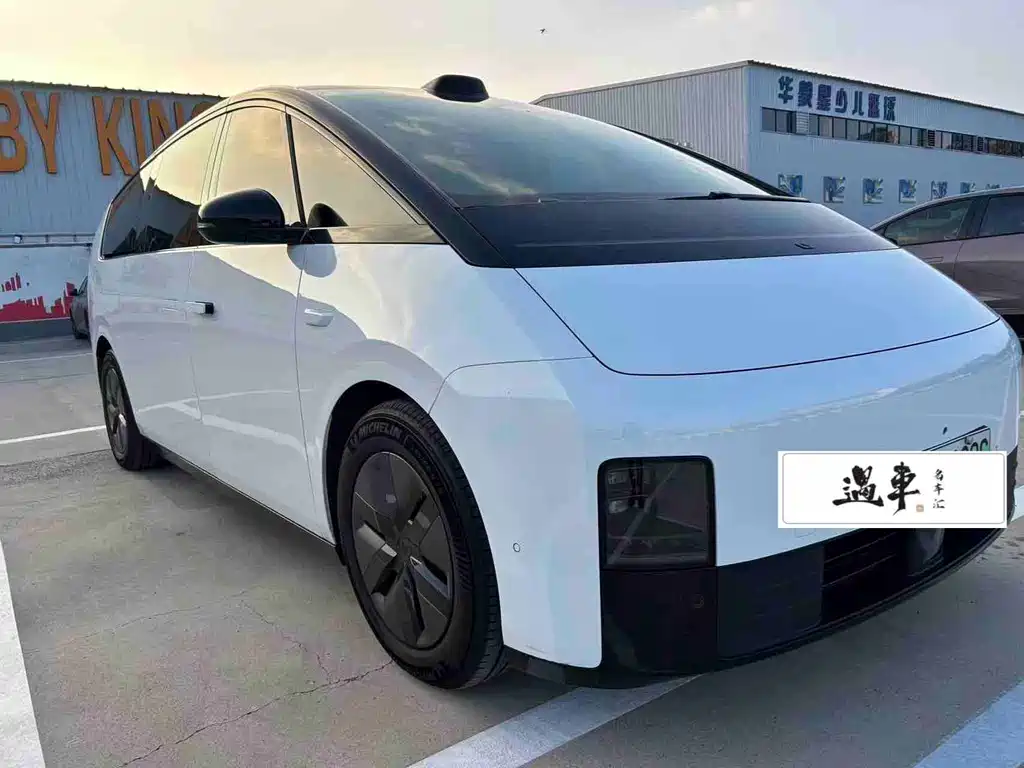 Li Auto Li MEGA — миниатюра 2