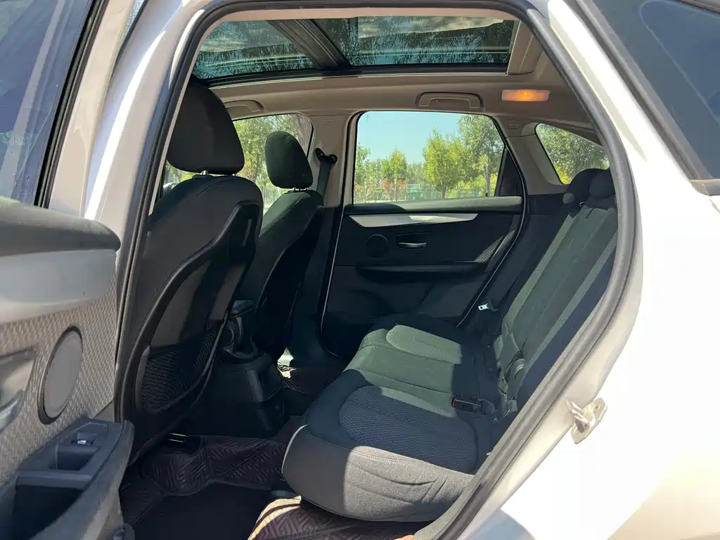 BMW 2 Series Active Tourer — миниатюра 20