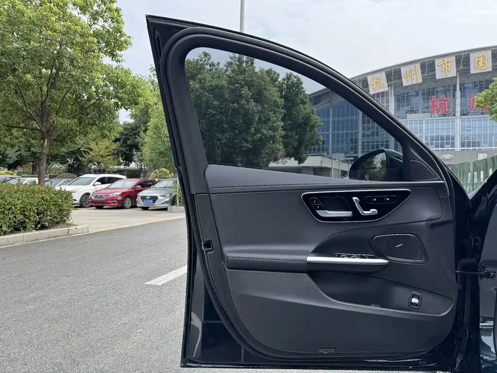 Mercedes-Benz C-Class — миниатюра 8
