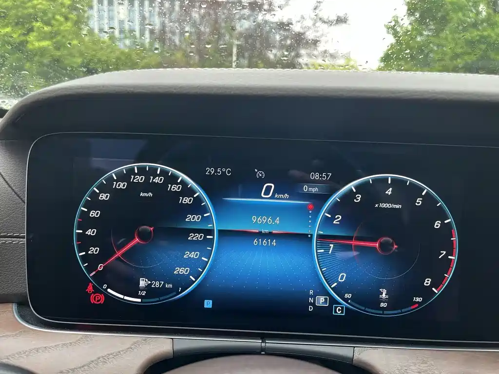 Mercedes-Benz E-Class — миниатюра 6