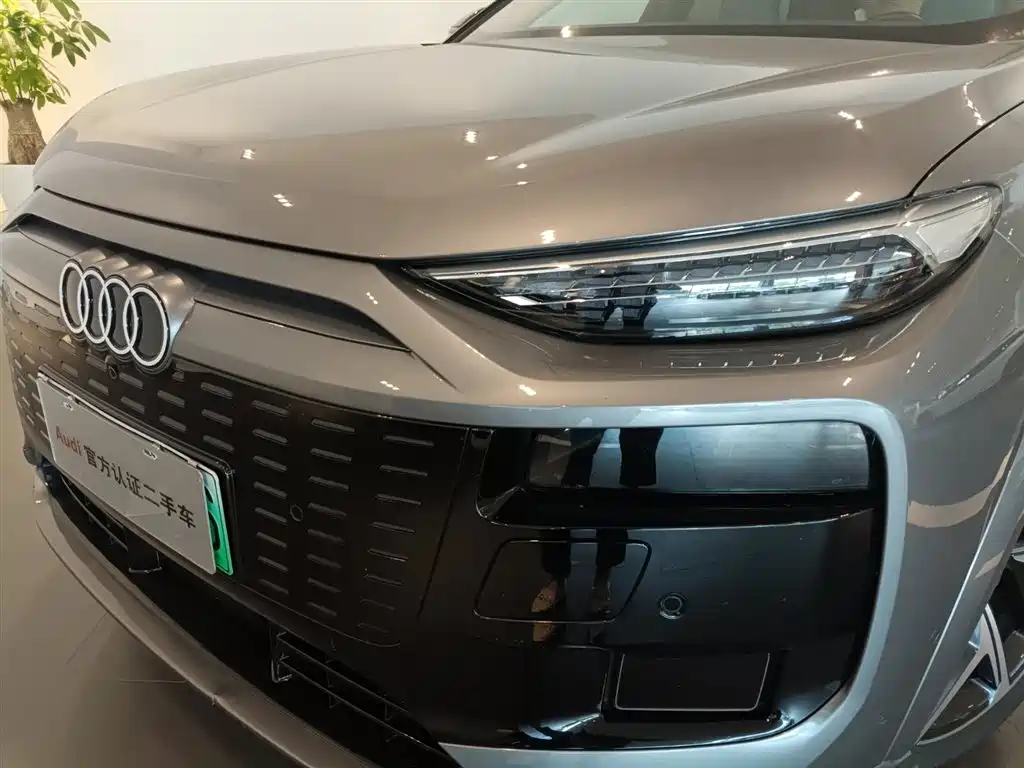 Audi Q6L e-tron — миниатюра 11