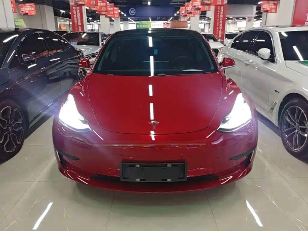 Tesla Model 3 — миниатюра 3