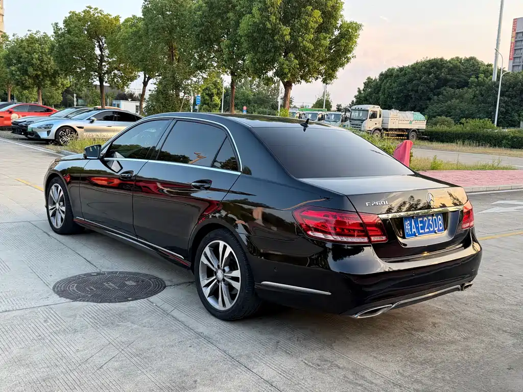 Mercedes-Benz E-Class — миниатюра 5