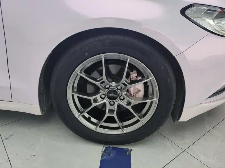 Ford Mondeo — миниатюра 6