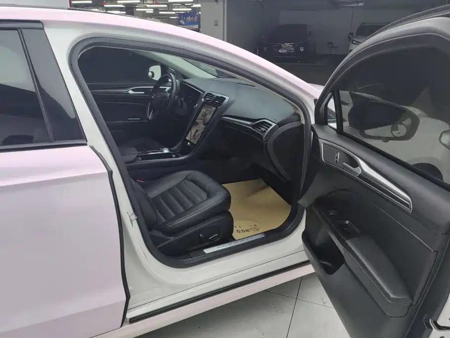 Ford Mondeo — миниатюра 8