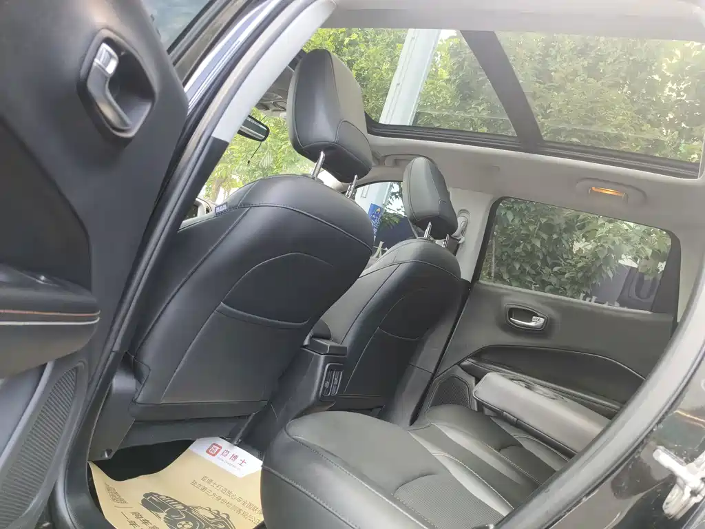 Jeep Compass — миниатюра 6