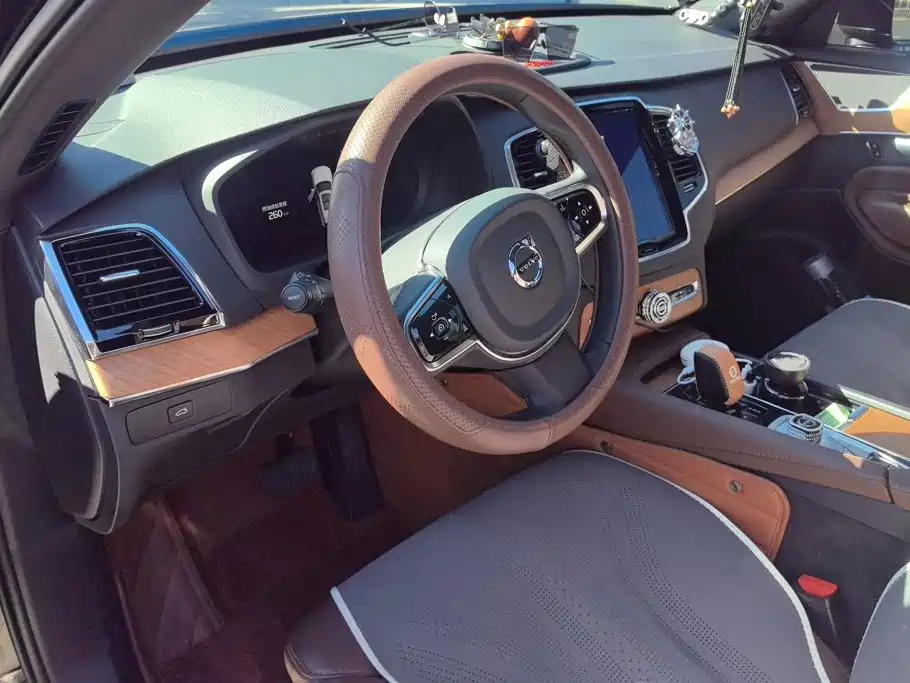 Volvo XC90 — миниатюра 12