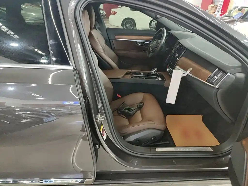 Volvo S90 — миниатюра 25