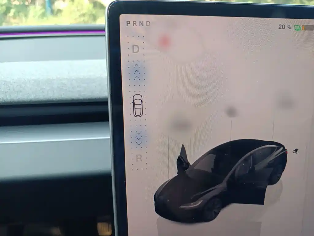 Tesla Model 3 — миниатюра 7
