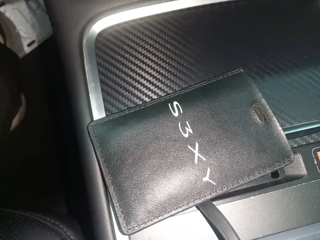 Tesla Model Y — миниатюра 9