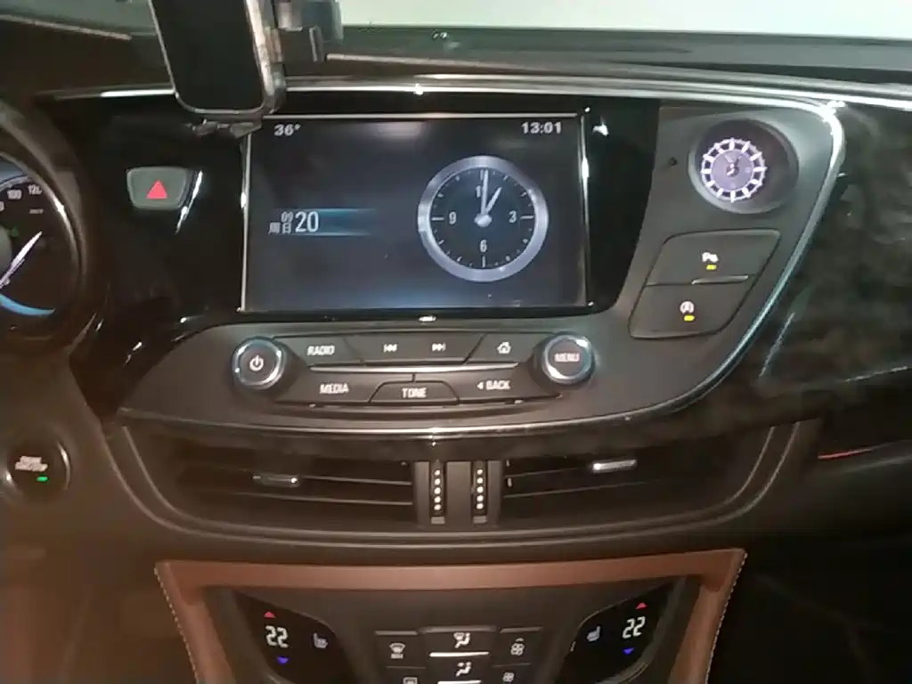 Buick Envision Plus — миниатюра 13