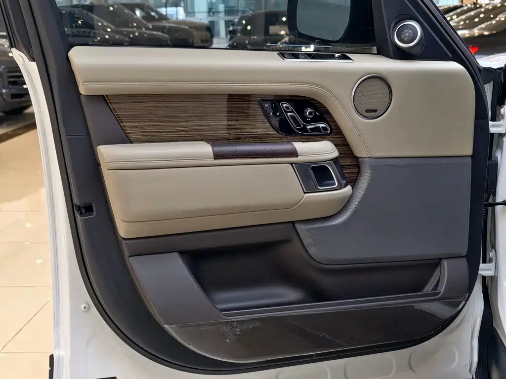 Land Rover Range Rover — миниатюра 4