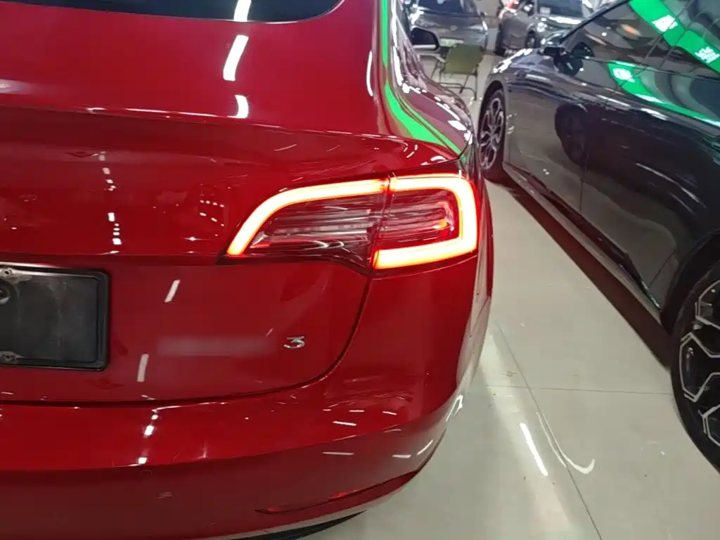 Tesla Model 3 — миниатюра 8