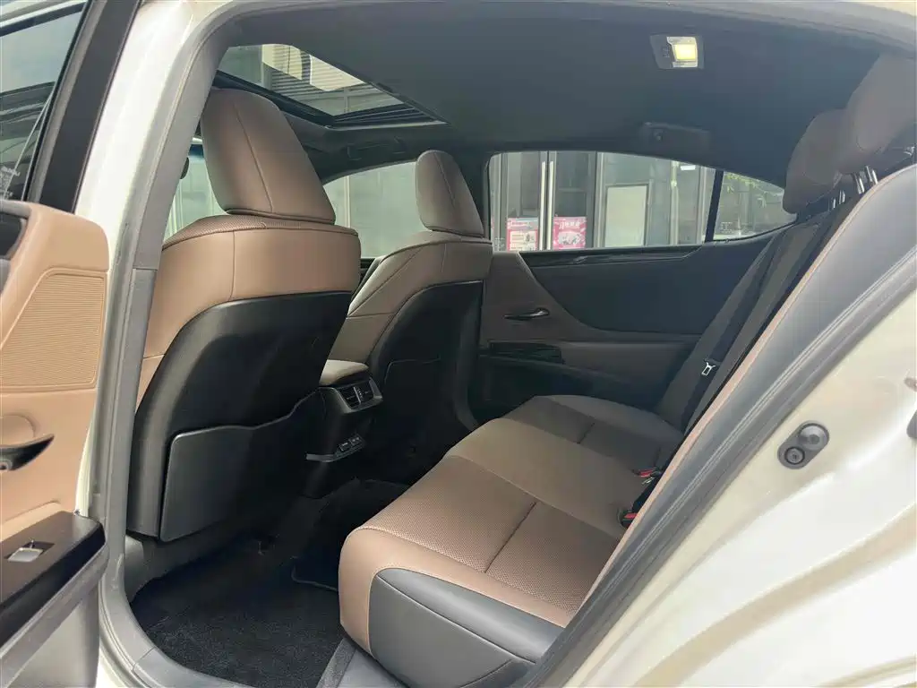 Lexus ES 2022 200
