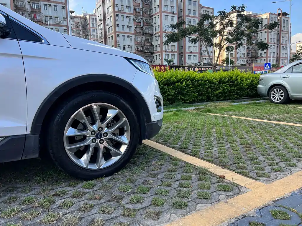 Ford Edge — миниатюра 8