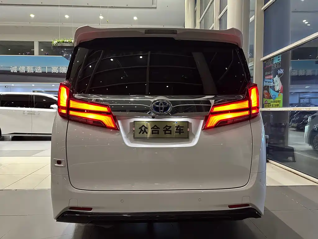 Toyota Alphard — миниатюра 5