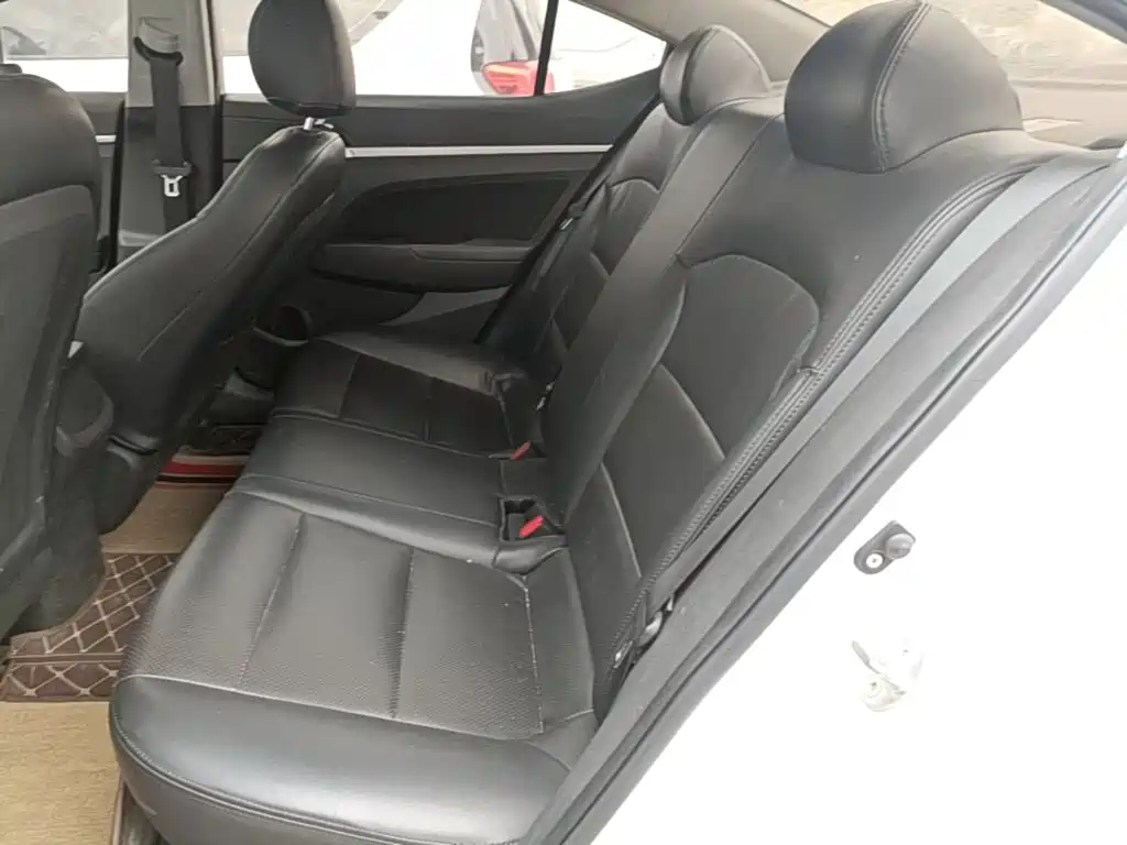Hyundai Elantra — миниатюра 17