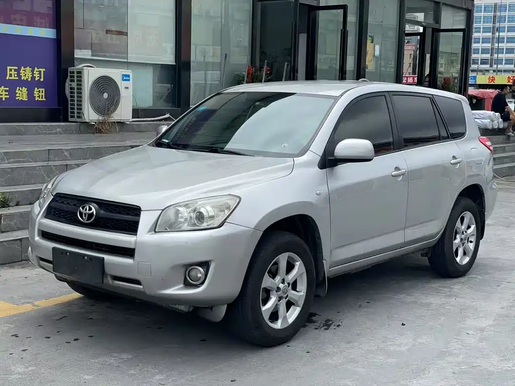 Toyota RAV4 2010