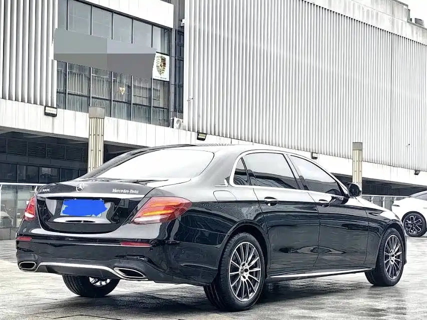 Mercedes-Benz E-Class — миниатюра 9