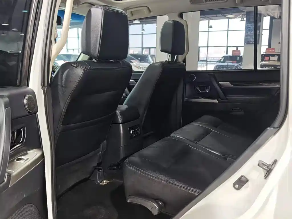 Mitsubishi V97 2019 3.8L AT