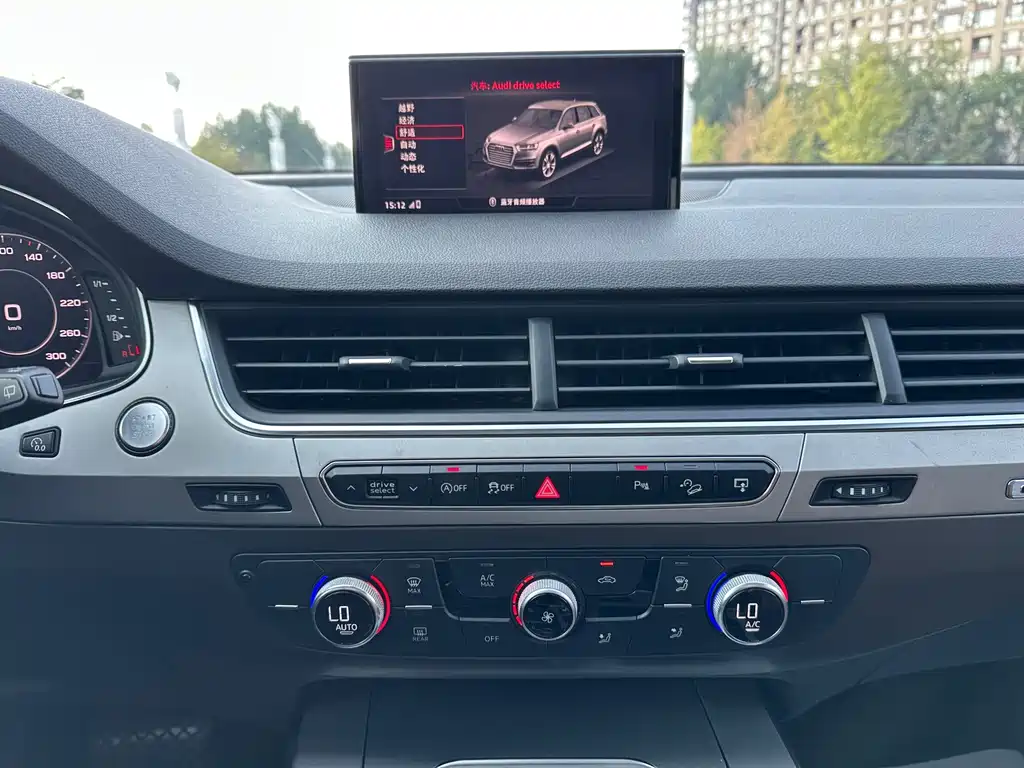 Audi Q7 — миниатюра 12