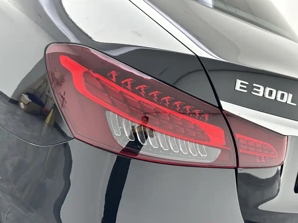 Mercedes-Benz E-Class — миниатюра 24