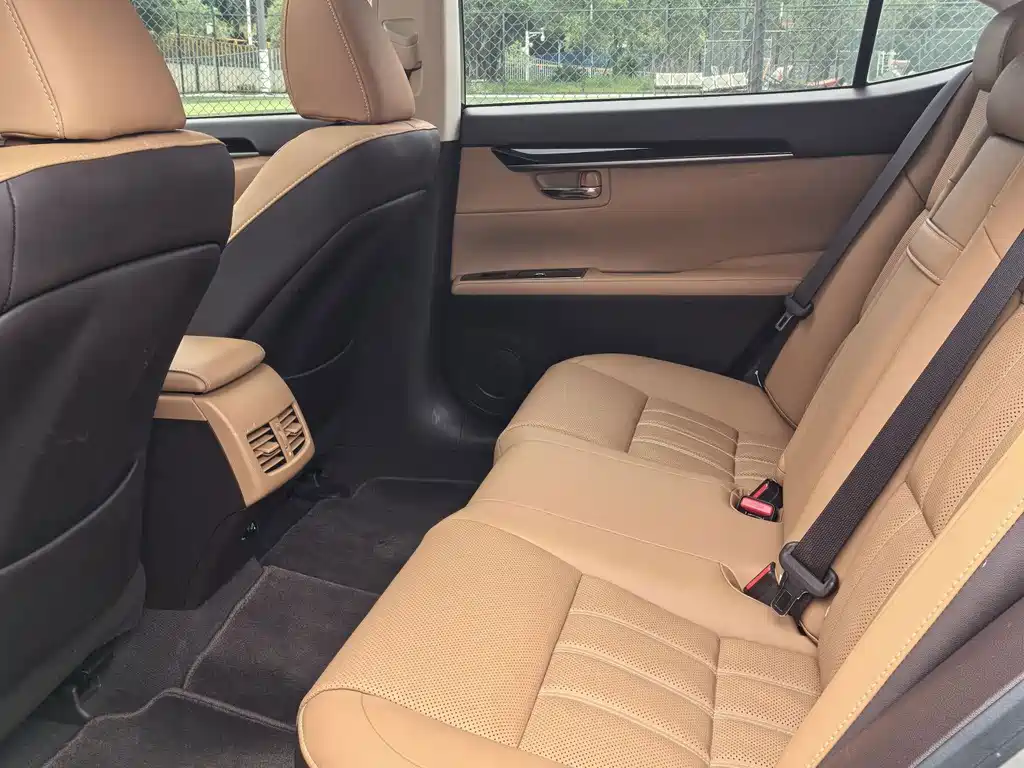 Lexus ES — миниатюра 11