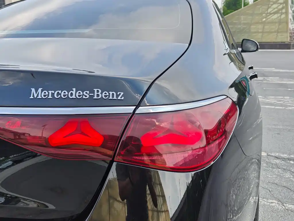 Mercedes-Benz E-Class — миниатюра 9