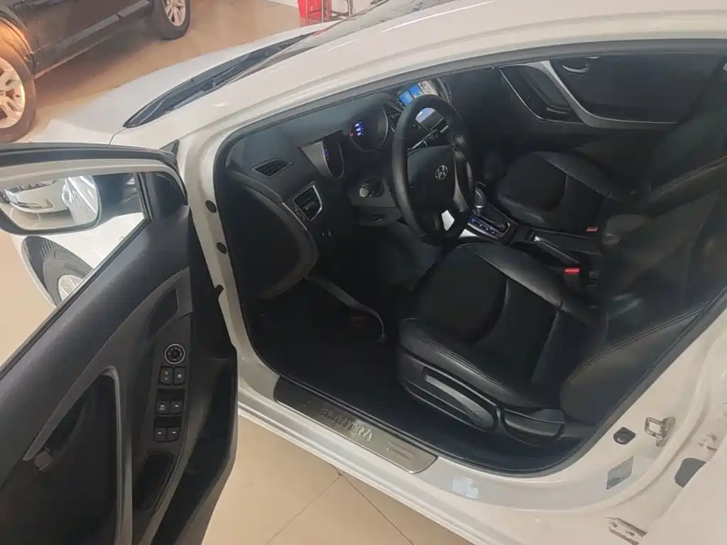 Hyundai Elantra Langdong — миниатюра 16