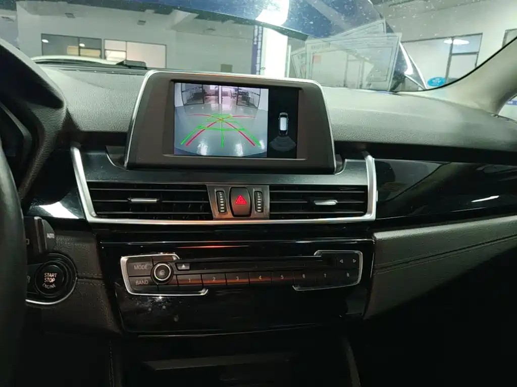 BMW 2 Series Active Tourer — миниатюра 13