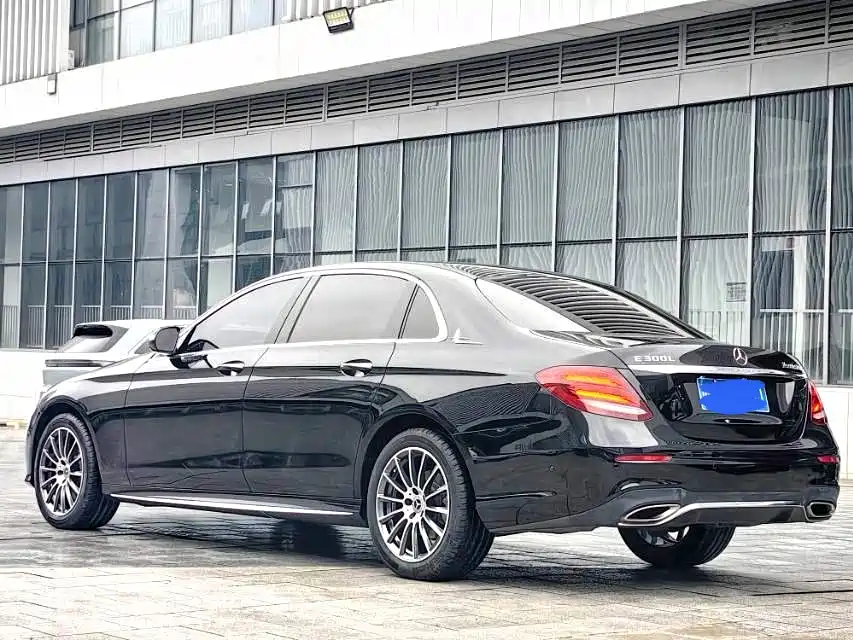 Mercedes-Benz E-Class — миниатюра 8