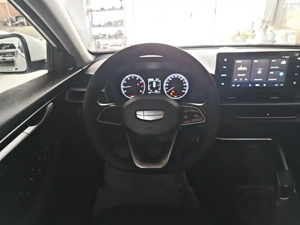 Geely Emgrand — миниатюра 11
