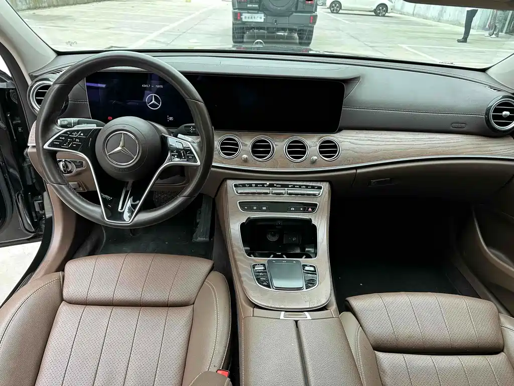 Mercedes-Benz E-Class — миниатюра 6