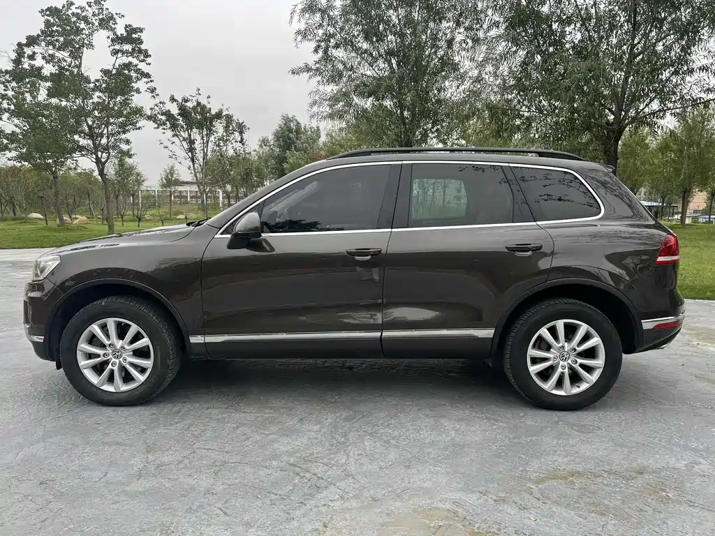 VOLKSWAGEN TOUAREG