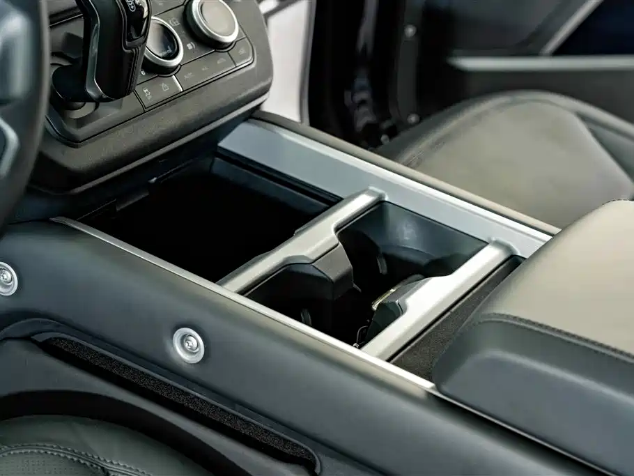 Land Rover Defender — миниатюра 12