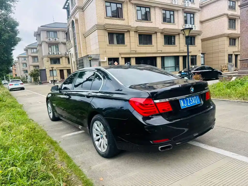 BMW 7 Series — миниатюра 3