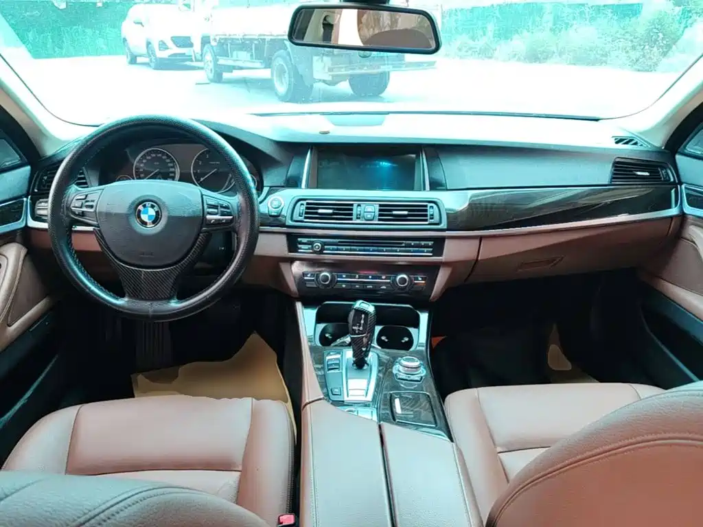 BMW 5 Series — миниатюра 10