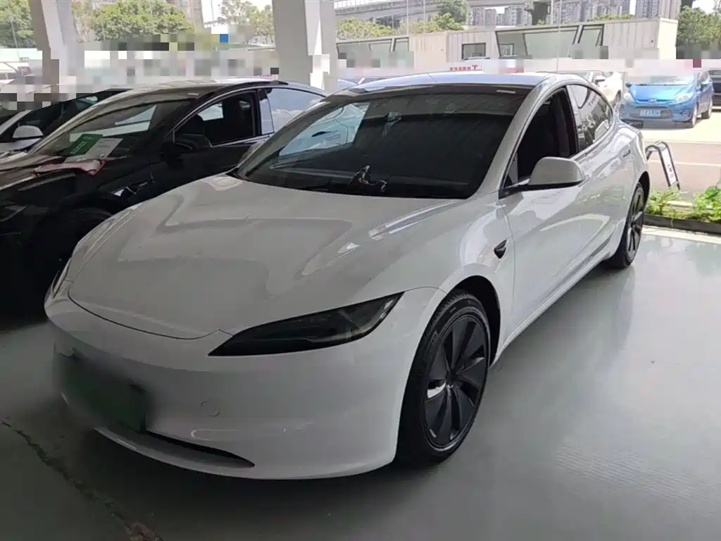 Tesla Model 3 2024