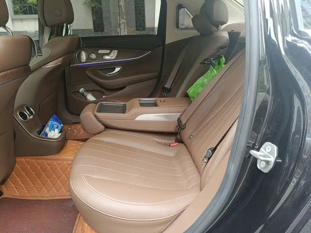 Mercedes-Benz E-Class — миниатюра 15