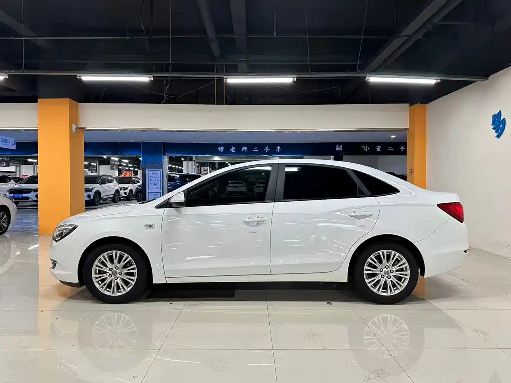 Buick Excelle — миниатюра 9