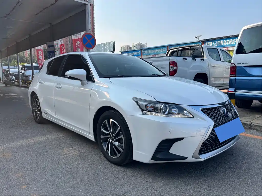 Lexus CT — миниатюра 3