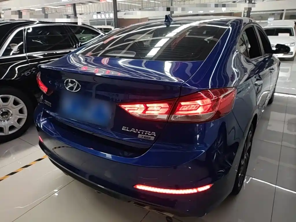 Hyundai Elantra — миниатюра 7