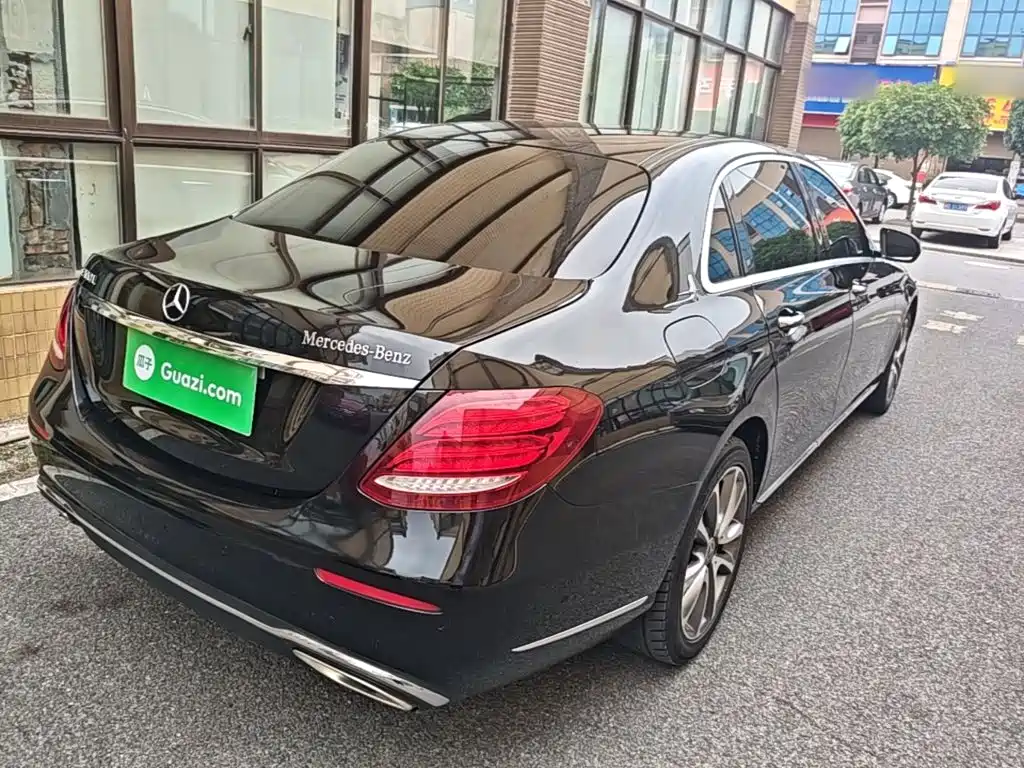 Mercedes-Benz E-Class — миниатюра 7