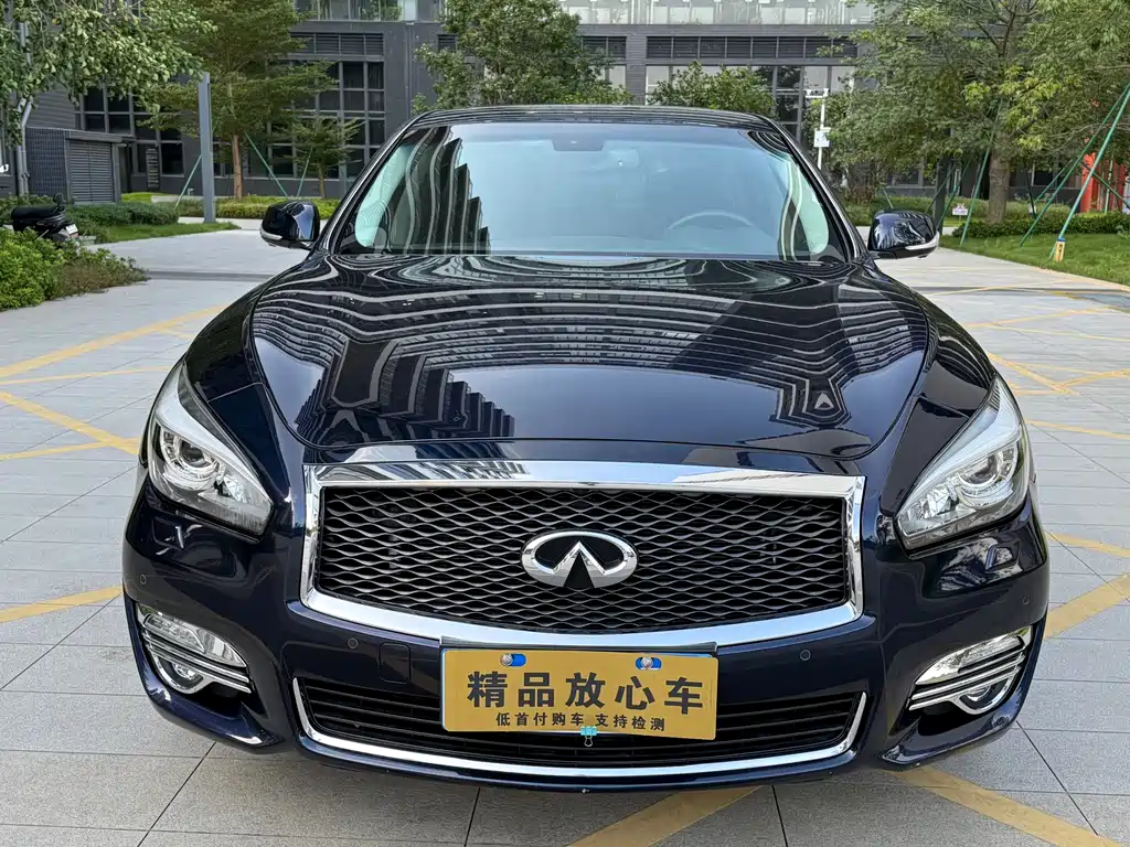 INFINITI  Q70