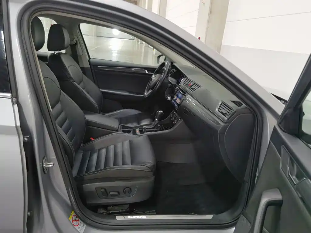 Skoda Superb — миниатюра 23