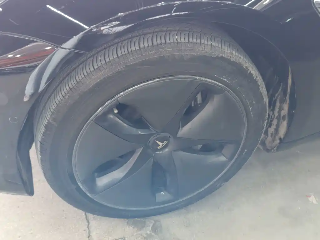 Tesla Model 3 — миниатюра 8
