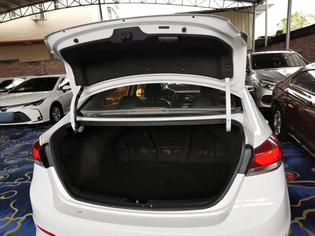 Hyundai Elantra — миниатюра 19
