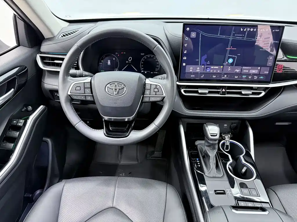 Toyota Highlander 2026 2.5L Luxury 7 мест