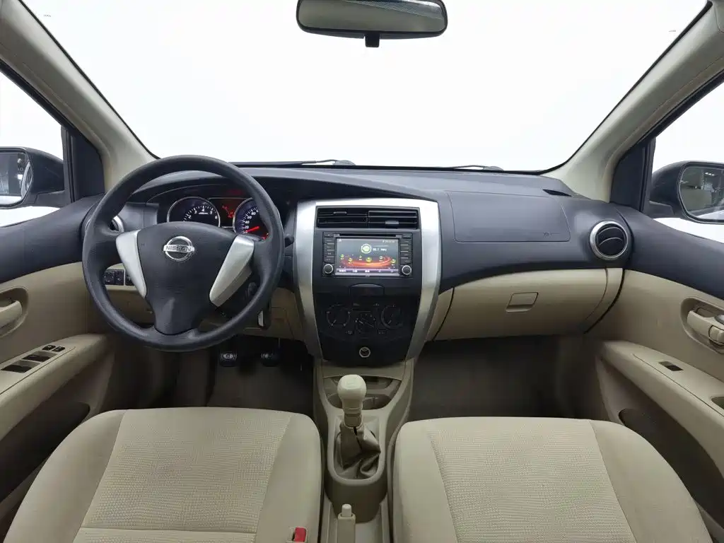 Nissan Livina — миниатюра 5