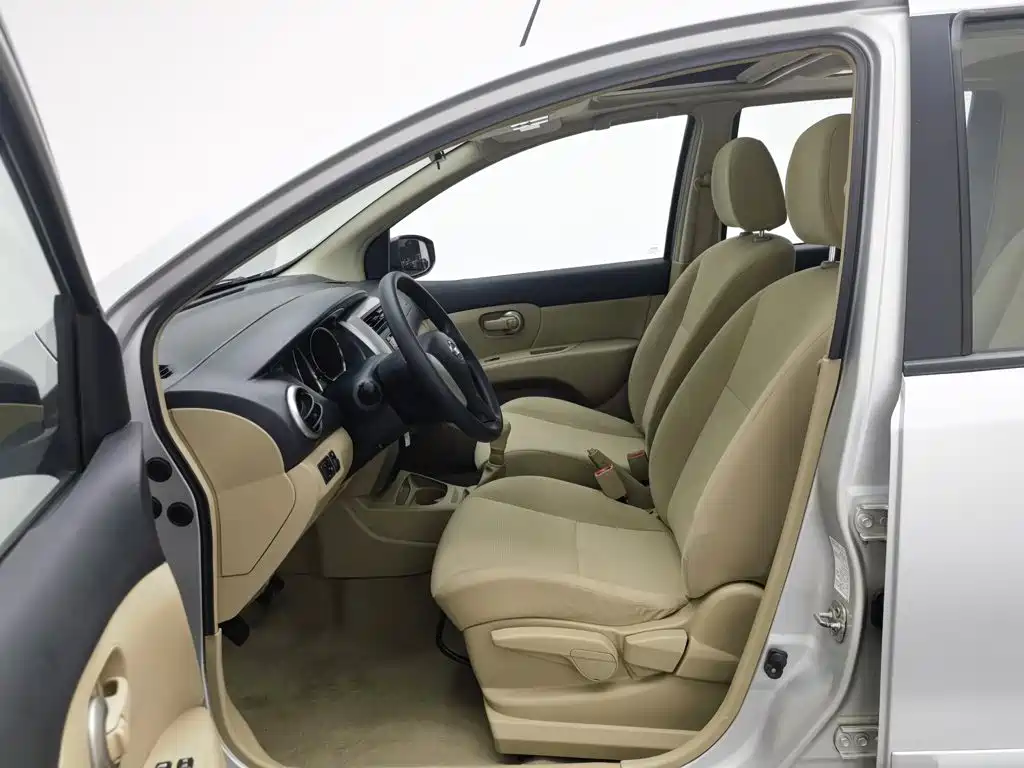 Nissan Livina — миниатюра 10